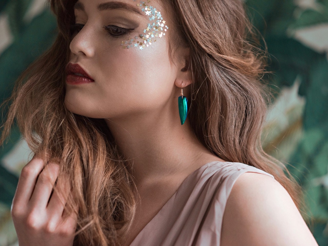 Real jewel beetle wing earrings Witchy jewelry Insect jewelry Bug earrings Witchy gifts Green beetle earrings Real insect jewelry