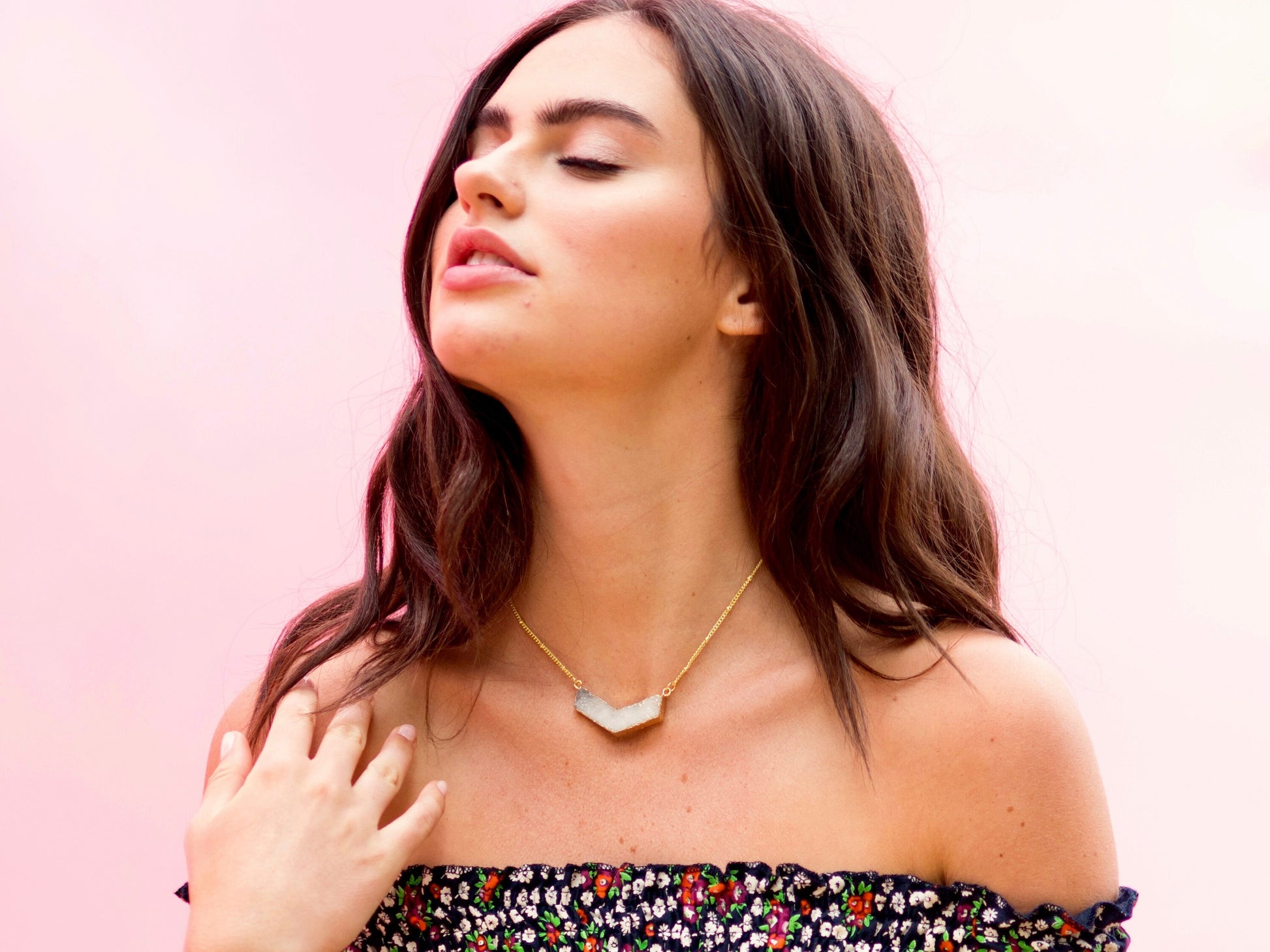 Raw crystal necklace Angel aura quartz necklace Raw druzy necklace Rainbow quartz crystal necklace for women Chevron necklace Druzy jewelry