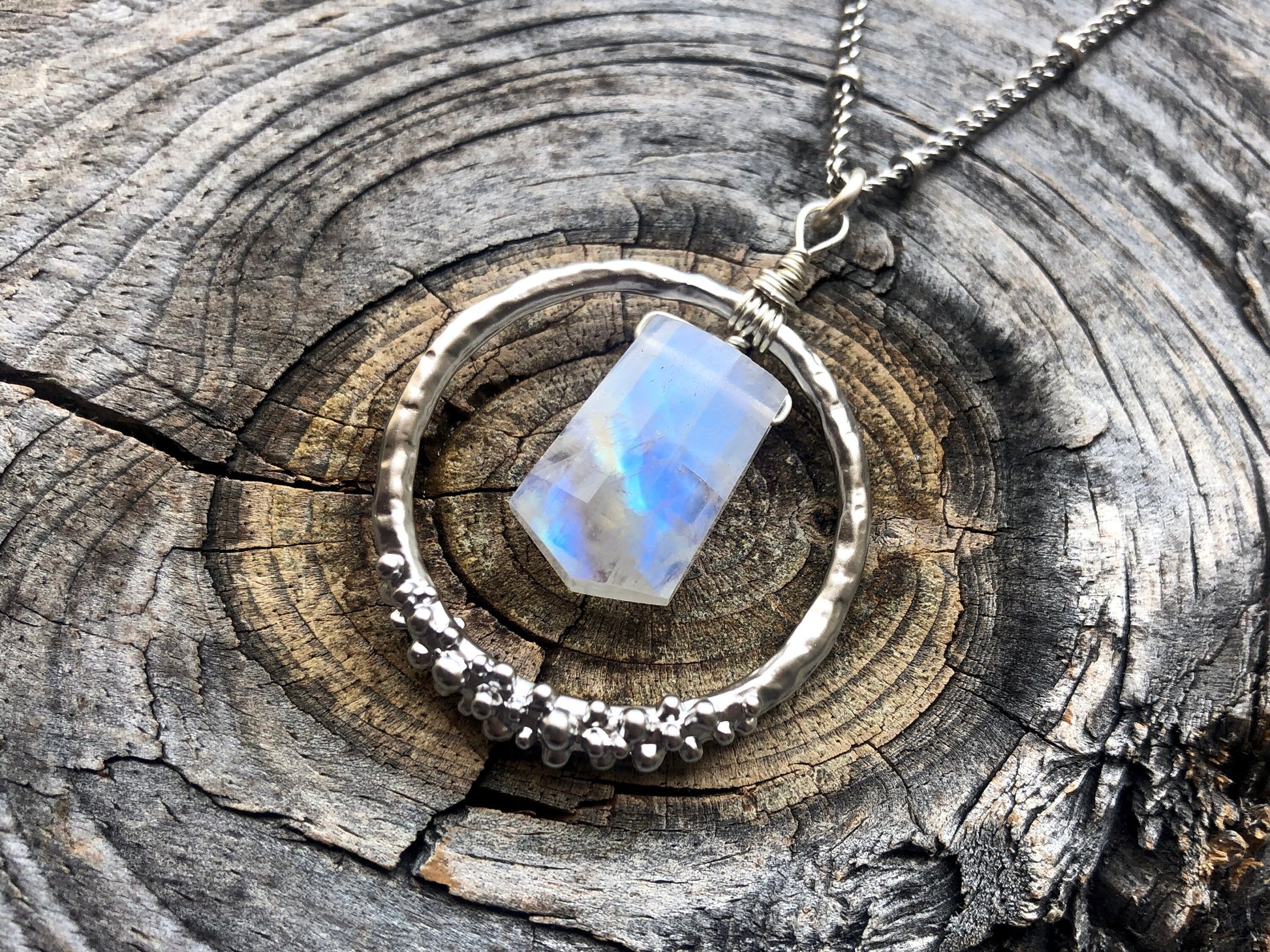 Natural labradorite necklace Flashy labradorite crystal necklace Blue labradorite pendant Crystal pendulum necklace Labradorite jewelry