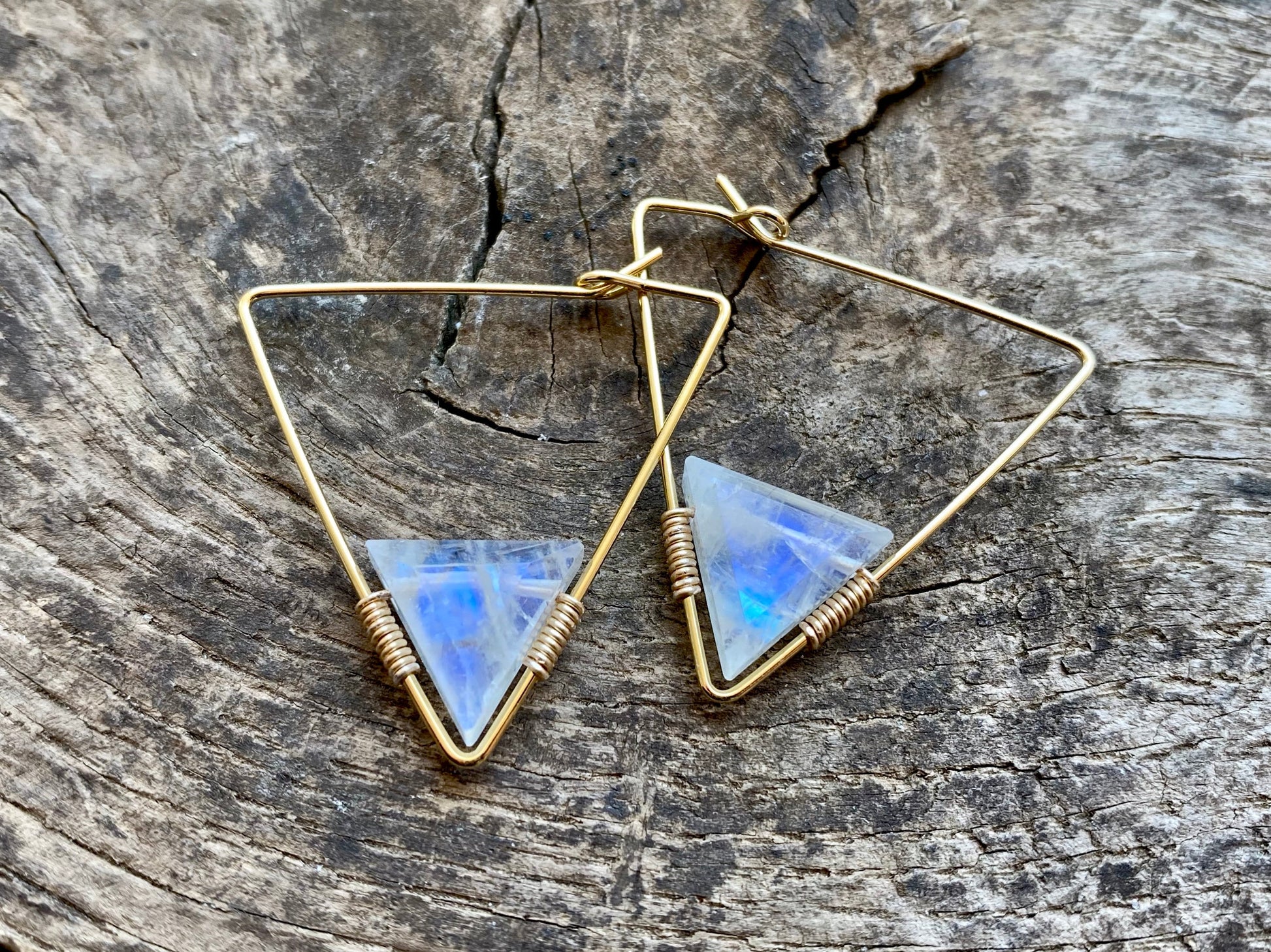 Blue green labradorite earrings Triangle hoop earrings Raw labradorite Earrings Triangle hoops Silver triangle earrings Gemstone hoops
