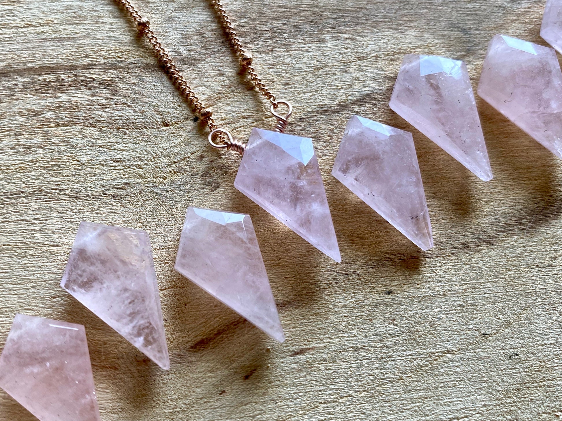 Raw rose quartz necklace for women Dainty rose quartz pendant Natural rose quartz jewelry Healing rose quartz crystal necklace for girls