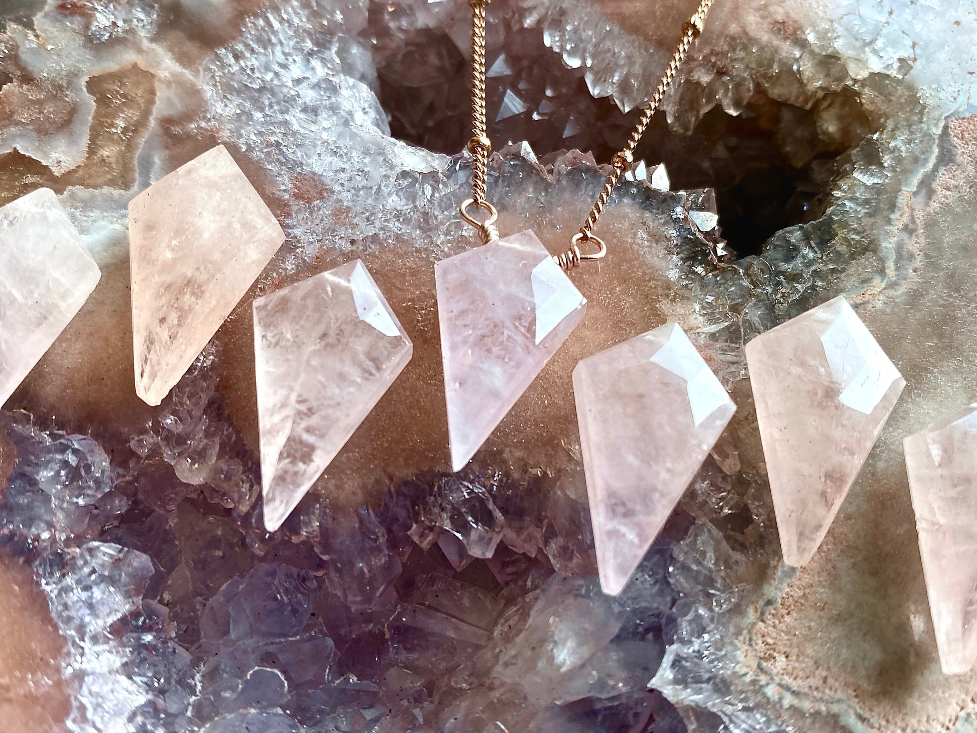 Raw rose quartz necklace for women Dainty rose quartz pendant Natural rose quartz jewelry Healing rose quartz crystal necklace for girls