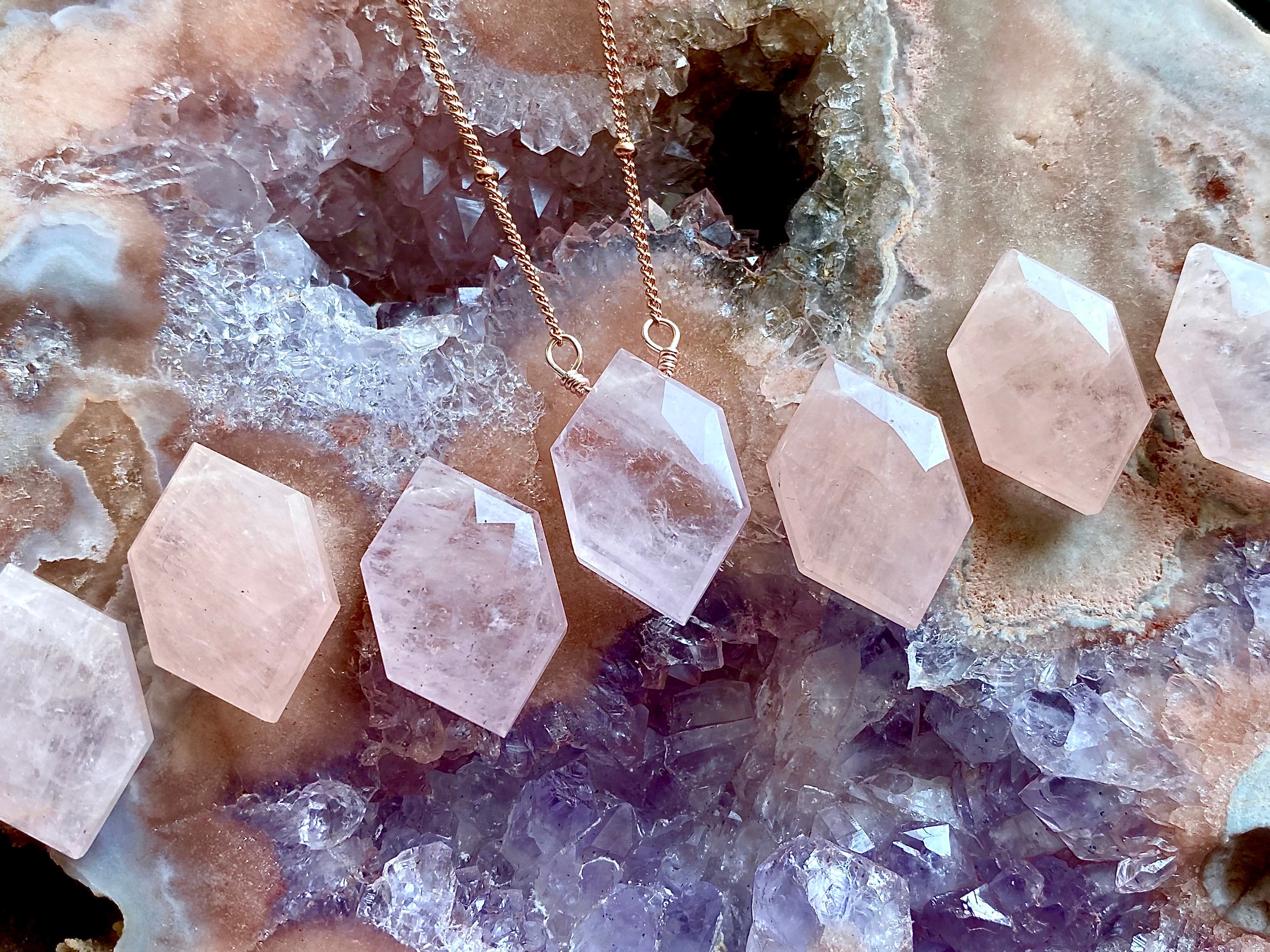 Raw rose quartz necklace Real rose quartz jewelry for women Pink quartz necklace Healing rose quartz hexagon necklace Dainty stone pendant