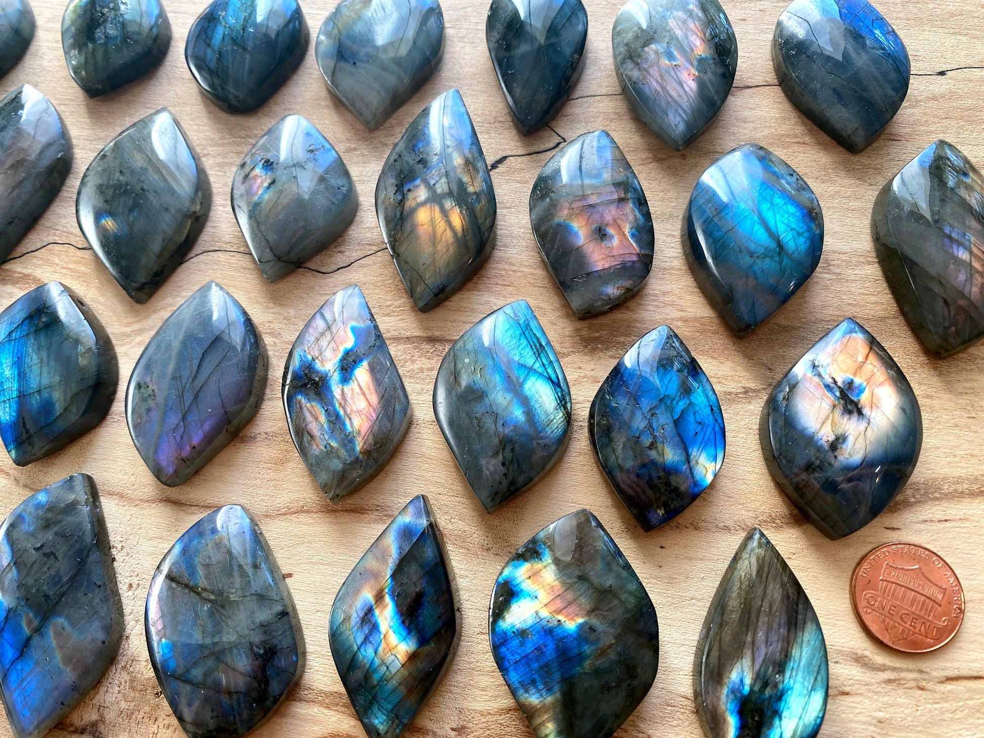Rainbow labradorite necklace Large stone necklace for men women Blue labradorite palm stone necklace Raw labradorite jewelry Rainbow stone