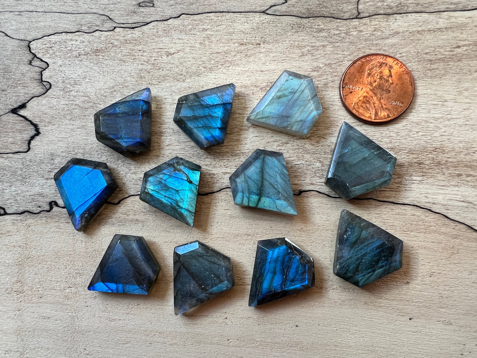 Raw labradorite necklace for women Pentagon crystal necklace Gold pentagon necklace Rainbow labradorite pendulum Pentagon gemstone necklace