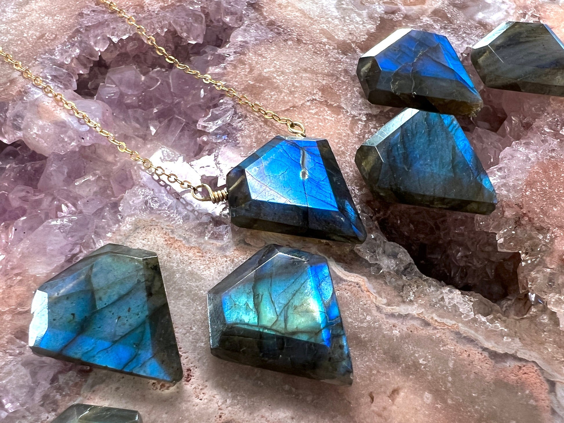 Raw labradorite necklace for women Pentagon crystal necklace Gold pentagon necklace Rainbow labradorite pendulum Pentagon gemstone necklace