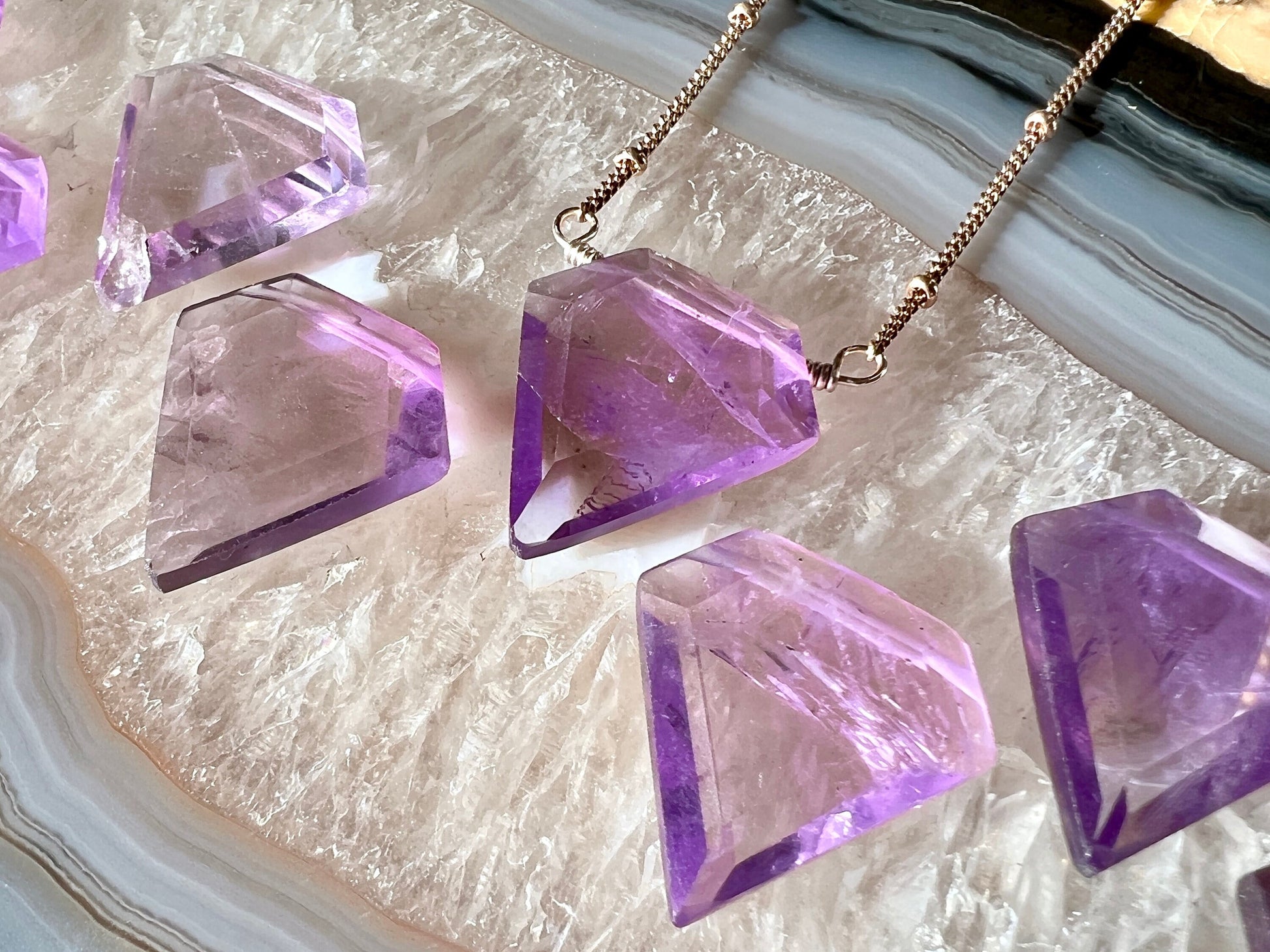 Amethyst gemstone necklace for women Pentagon crystal necklace Gold pentagon necklace Raw amethyst pendulum Pentagon gemstone necklace