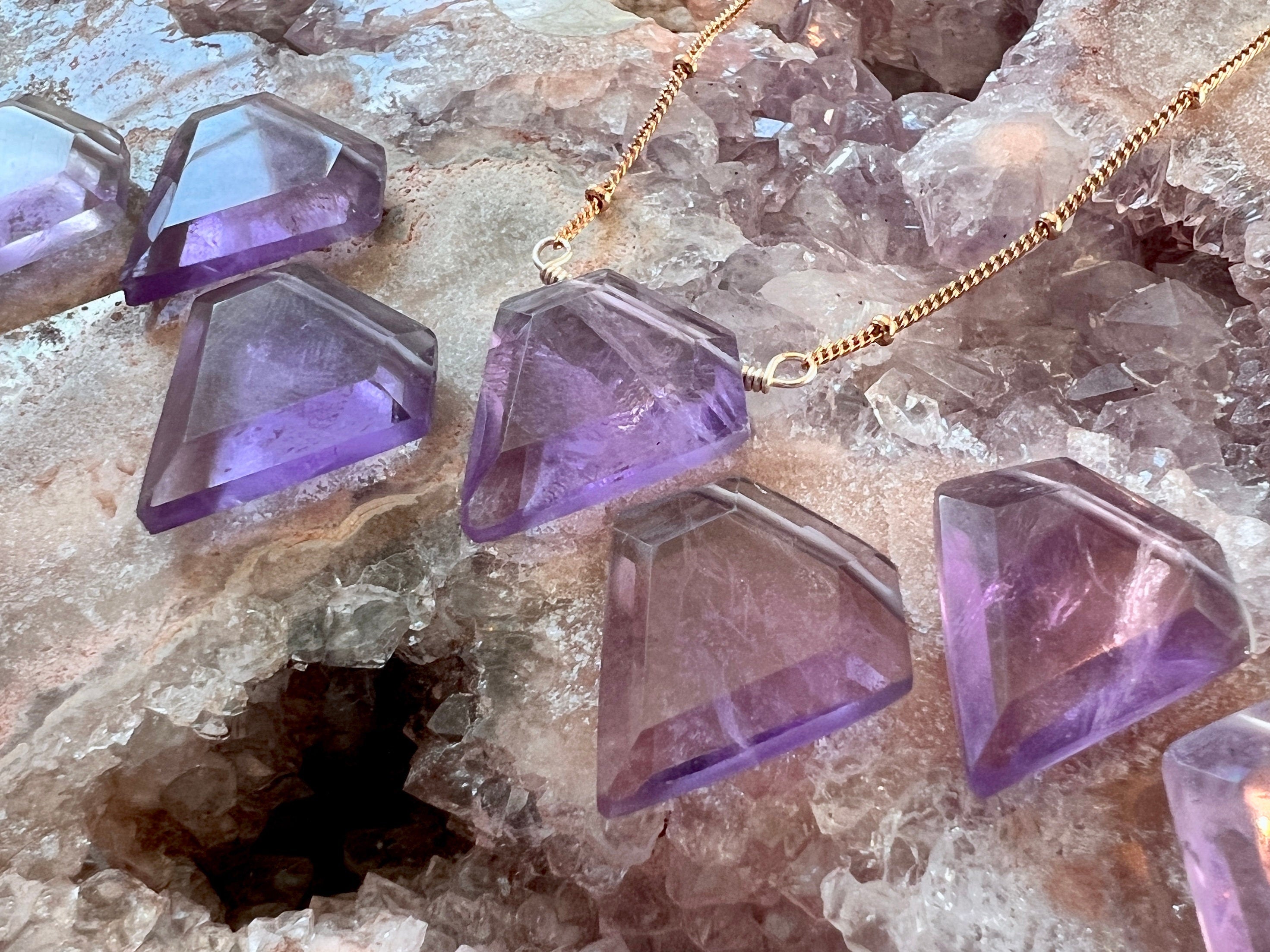 Amethyst gemstone necklace for women Pentagon crystal necklace Gold pentagon necklace Raw amethyst pendulum Pentagon gemstone necklace