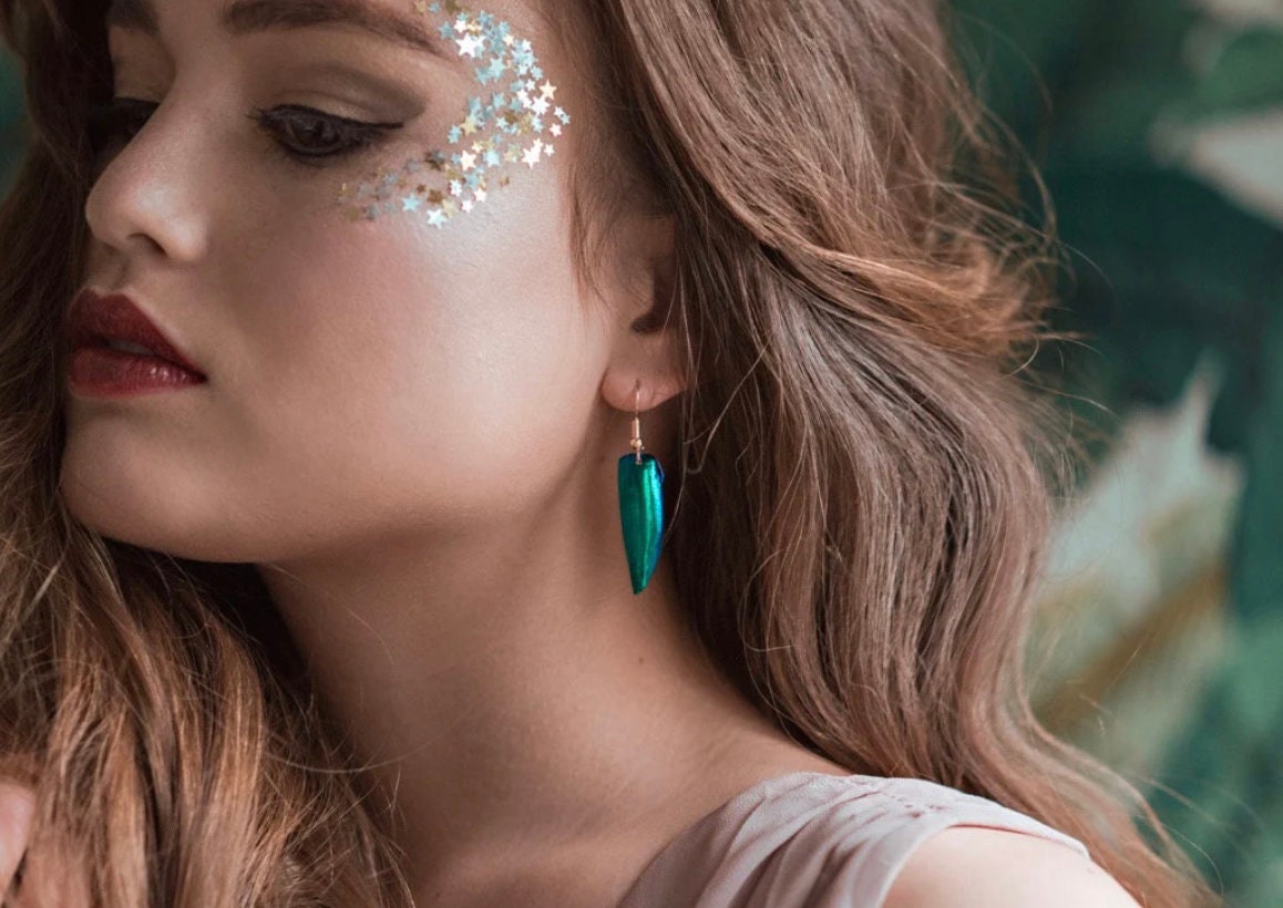 Real jewel beetle wing earrings Witchy jewelry Insect jewelry Bug earrings Witchy gifts Green beetle earrings Real insect jewelry