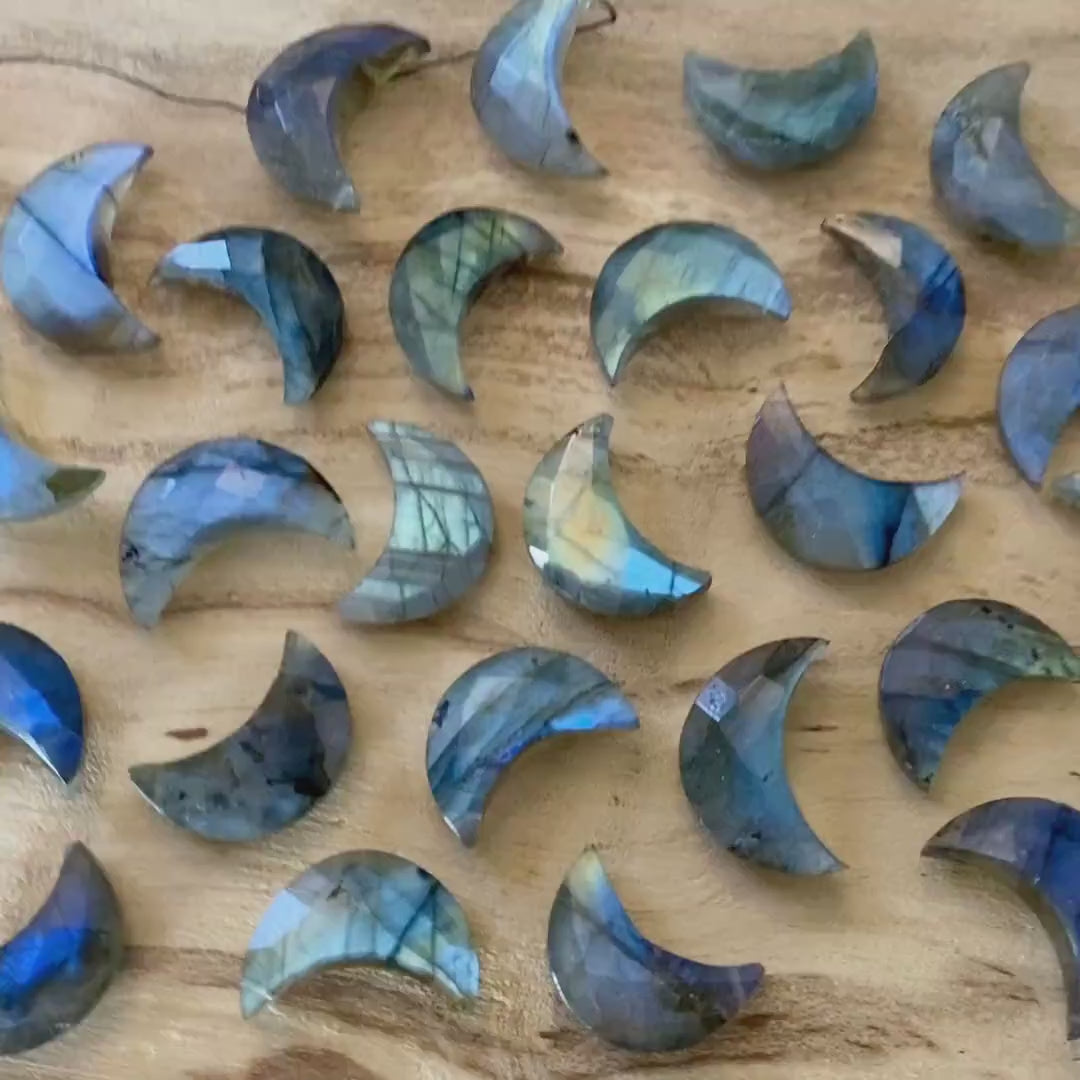 Raw labradorite moon necklace Crystal moon necklace for women Blue labradorite necklace Raw gemstone moon necklace Real labradorite pendant