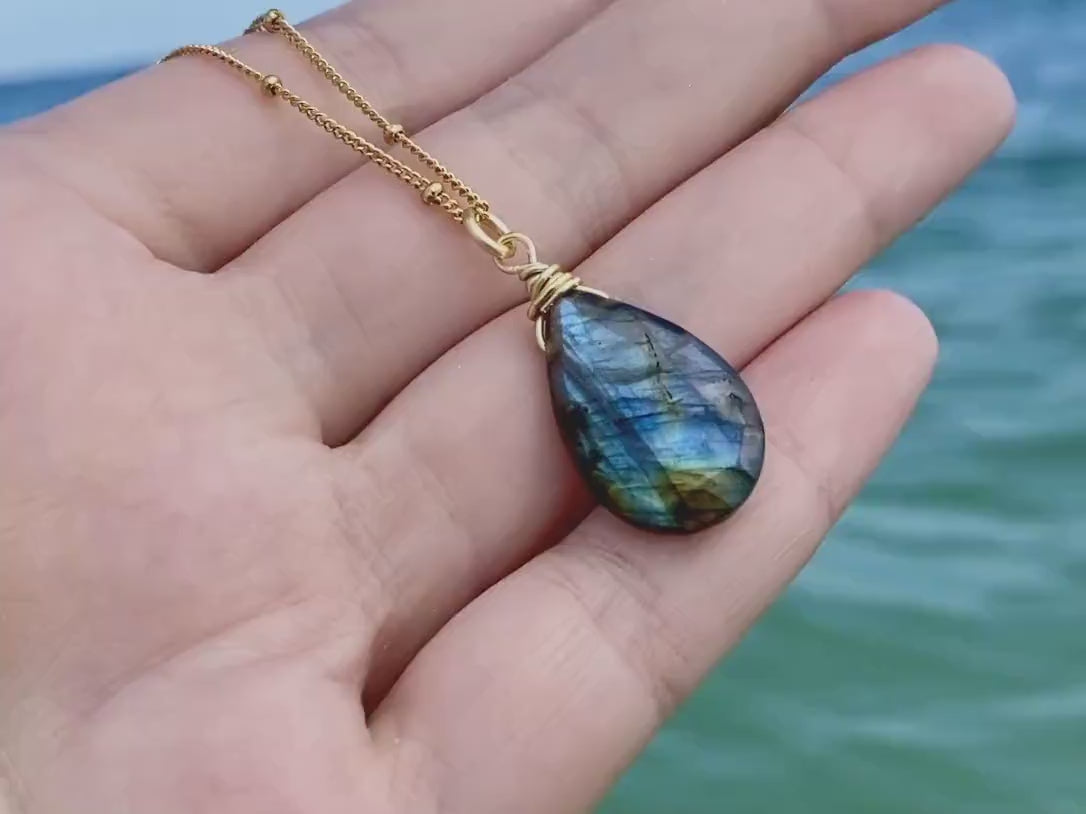 Rainbow labradorite crystal necklace for best friends Raw labradorite necklace Labradorite teardrop pendant Flashy labradorite jewelry